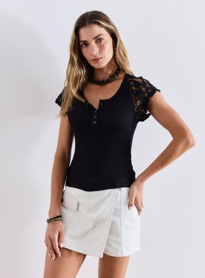 Imagen 1 del producto Polera Textura con Mangas de Encaje y Snaps en Escote