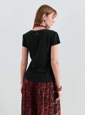 Imagen 2 del producto Polera Detalle de Desflecado en Escote y Manga