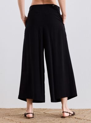 Imagen 2 del producto Pantalón Detalle de Pinzas y Botones en Delantero