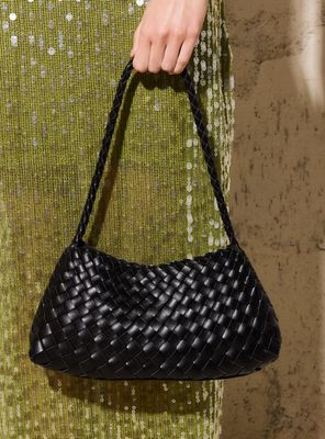 Imagen 2 del producto Cartera de Hombro Trenzado a Mano Colaboración María Pombo