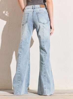 Imagen 2 del producto Jeans Flare con Costura al Centro