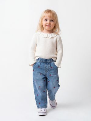 Jeans Full Bordado con Cerezas en Contraste