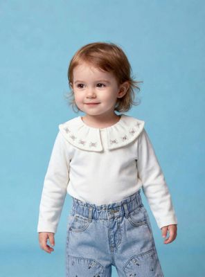 Polerón Florcitas Bordadas en Cuello