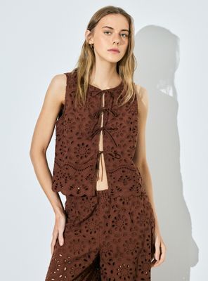 Blusa Broderie y Amarras Frontales