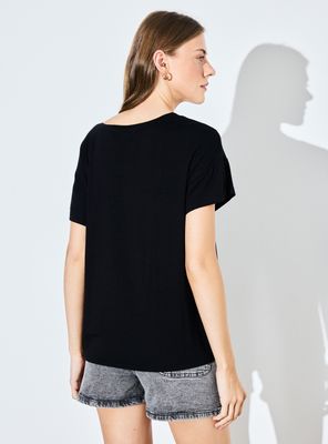 Imagen 2 del producto Polera Manga Corta Fluida Estampado Folia