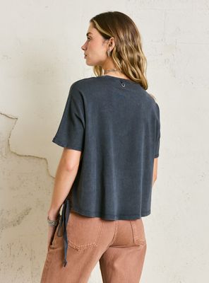 Imagen 2 del producto Polera High And Low con Cordones Ajustables Teñido