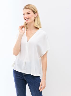 Polera Satinada en Delantero con Pinza Bajo el Escote