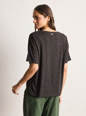 Imagen 2 del producto Polera con Detalle Metalizado en Tela y Bordado Vertical