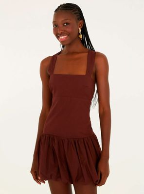 Vestido Corto Aglobado y Escote Cuadrado