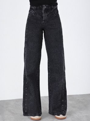 Pantalón Cortes con Cierre