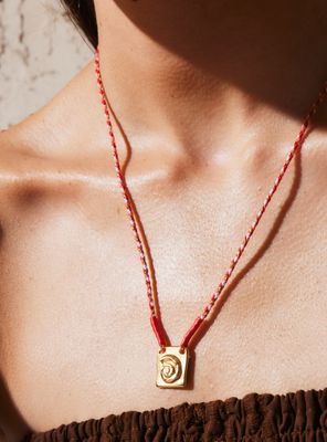 Imagen 2 del producto Collar Midi Placa Caracola Tiare Colaboración María Pombo