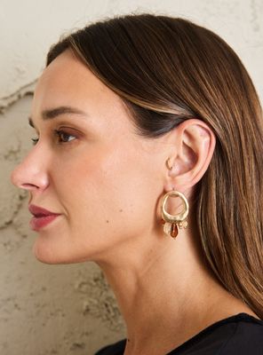 Imagen 2 del producto Aros con Base Orgánica Metálica y Colgantes Decorativos