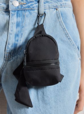 Imagen 2 del producto Llavero Mini Mochila con Charm Tela