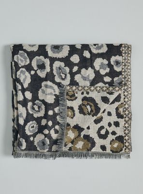 Imagen 2 del producto Pañuelo Estampado Animal Print Flecos