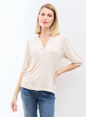 Polera con Detalle de Tela Satinada en Cuello