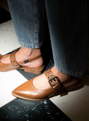 Imagen 2 del producto Balleria Cuero Tachas Lourdes Mujer