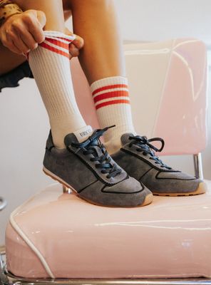 Zapatilla Urbana Logotipo Groove Cuero Mujer