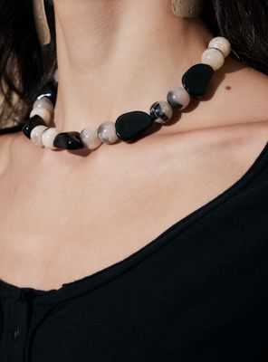 Imagen 2 del producto Collar Piedras de Resina con Cierre Ajustable