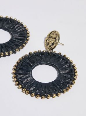 Imagen 2 del producto Aros Colgantes con Raffia y Detalles Dorados