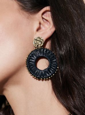 Imagen 2 del producto Aros Colgantes con Raffia y Detalles Dorados
