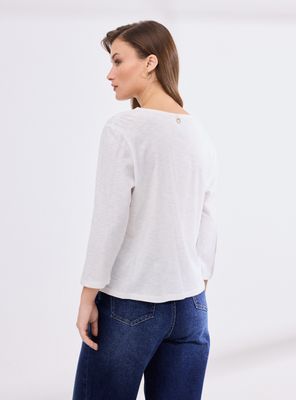 Imagen 2 del producto Polera con Detalle Bordado en Escote