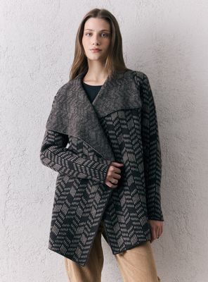 Imagen 1 del producto Chaleco con Cuello Envolvente y Diseño