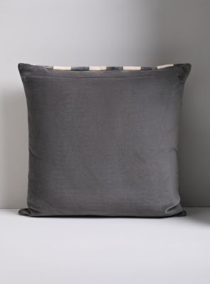 Imagen 2 del producto Cojín Franjas Pestaña 50x50 cm