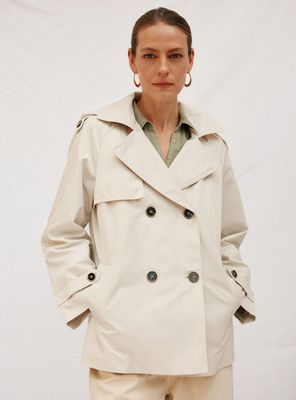 Abrigo Corto con Vuelo