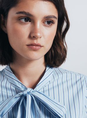 Imagen 2 del producto Blusa Cuello Lazo Rayas