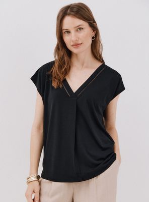 Polera con Detalle Puntilla