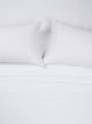 Imagen 2 del producto Juego de Sábanas 300 Hilos Súper King Lisa Blanca