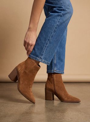 Imagen 1 del producto Botín Cuero Gamuza con Taco Mujer