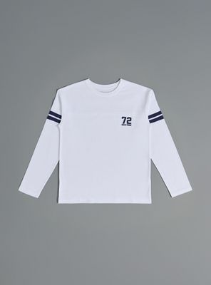 Imagen 2 del producto Polera Logo Bordado con Rayas en Mangas