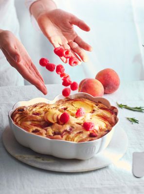 Imagen 2 del producto Molde Corazon Rosa Cerámica 26.5x24.5 cm