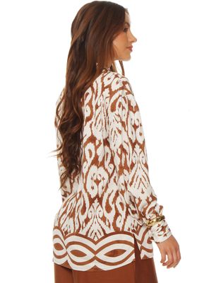 Imagen 2 del producto Blusa Estampada Abstracta Abotonada en Delantero