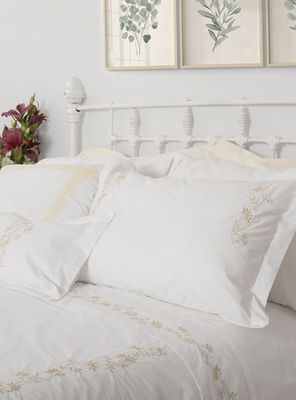 Imagen 1 del producto Juego de Sábanas Bordada Súper King Floral Marfil 220 Hilos