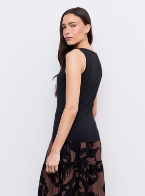 Imagen 2 del producto Polera Básica sin Mangas Ajustada Cuello Redondo