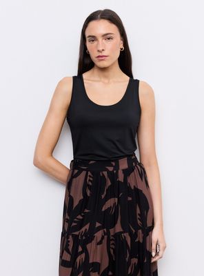 Polera Básica sin Mangas Ajustada Cuello Redondo