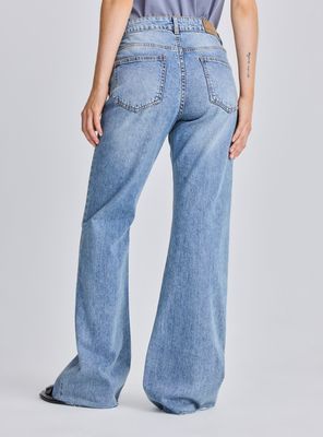 Imagen 2 del producto Jeans Flare Básico Tiro Medio