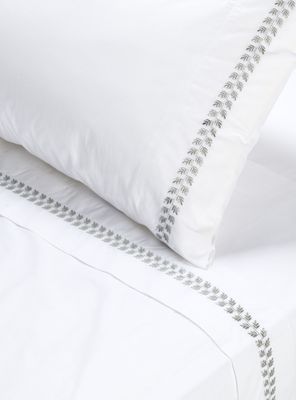 Imagen 2 del producto Sábana 220 Hilos Polycotton Bordado Hoja 1 Plaza