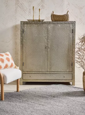 Vitrina Metal Tallado 2P