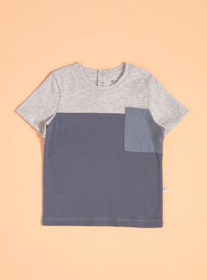 Polera con Bloques de Color y Bolsillo Delantero