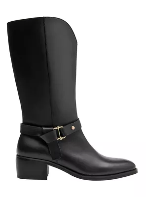 Bota en Punta con Detalle en Correa CL051 Cuero Mujer