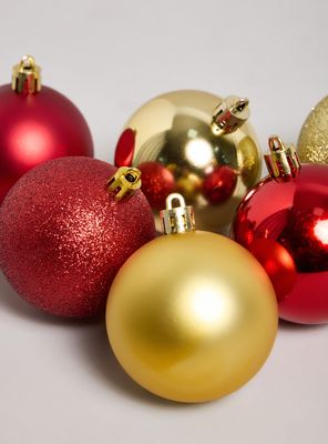 Imagen 2 del producto Set de 50 Esferas Dorado y Rojo