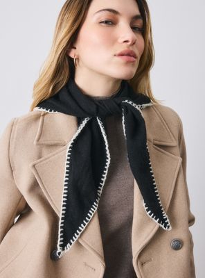 Pañuelo Pañoleta Tejida con Bordado en los Bordes