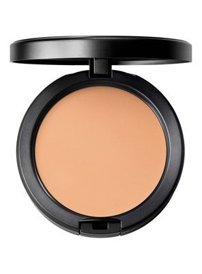 Base de Maquillaje Studio Fix Powder Plus Foundation NW20