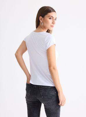 Imagen 2 del producto Polera Escote Redondo Estampado Animal Skin Brillos