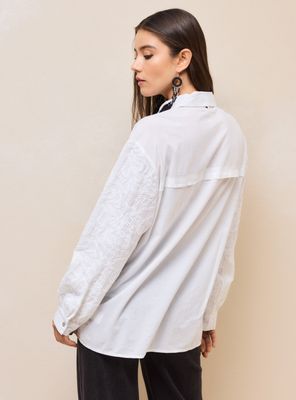 Imagen 2 del producto Blusa Tela con Aplicaciones