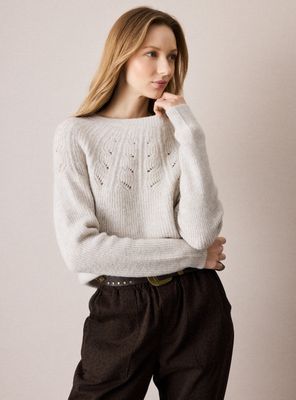 Sweater con Diseño Acanalado en Pecho y Hombros