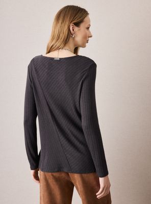 Imagen 2 del producto Polera Tejida con Diseño de Líneas Asimétricas